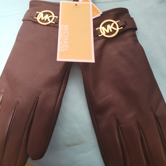 Michael Kors Accessories - NWT Michael Kors Women's Large Brown Leather Gloves